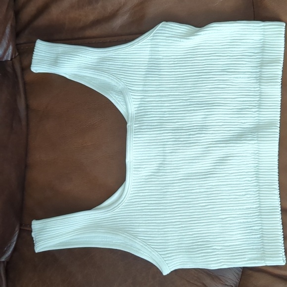 ROSE + VINE CROP TANK TOP - Picture 2 of 6